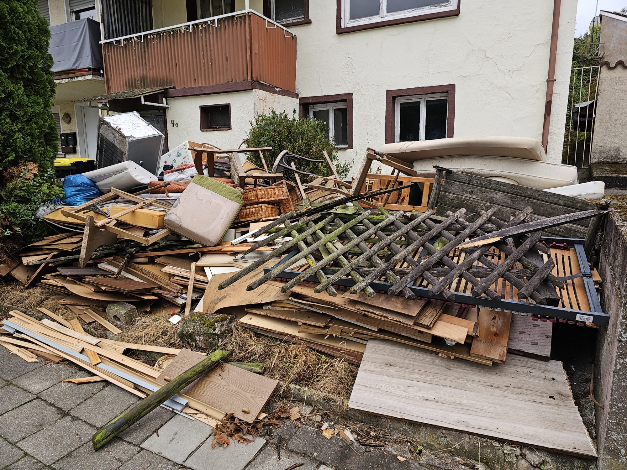 Entrümpelung Kaiserslautern vorher bild